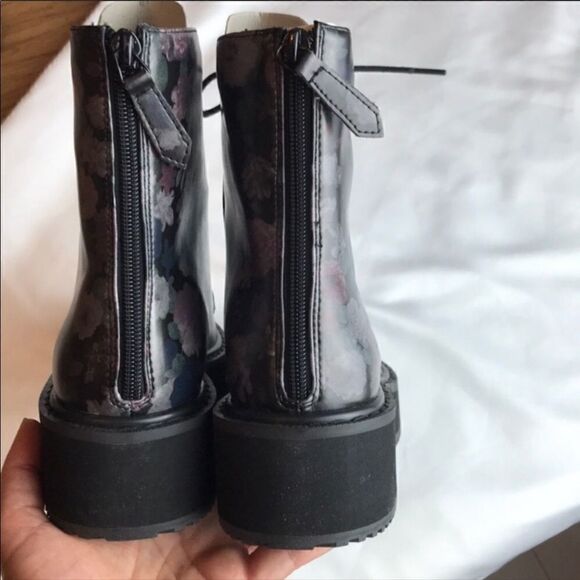 KENDALL & KYLIE FLORAL COMBAT BOOTS.  NEW - Picture 8 of 8